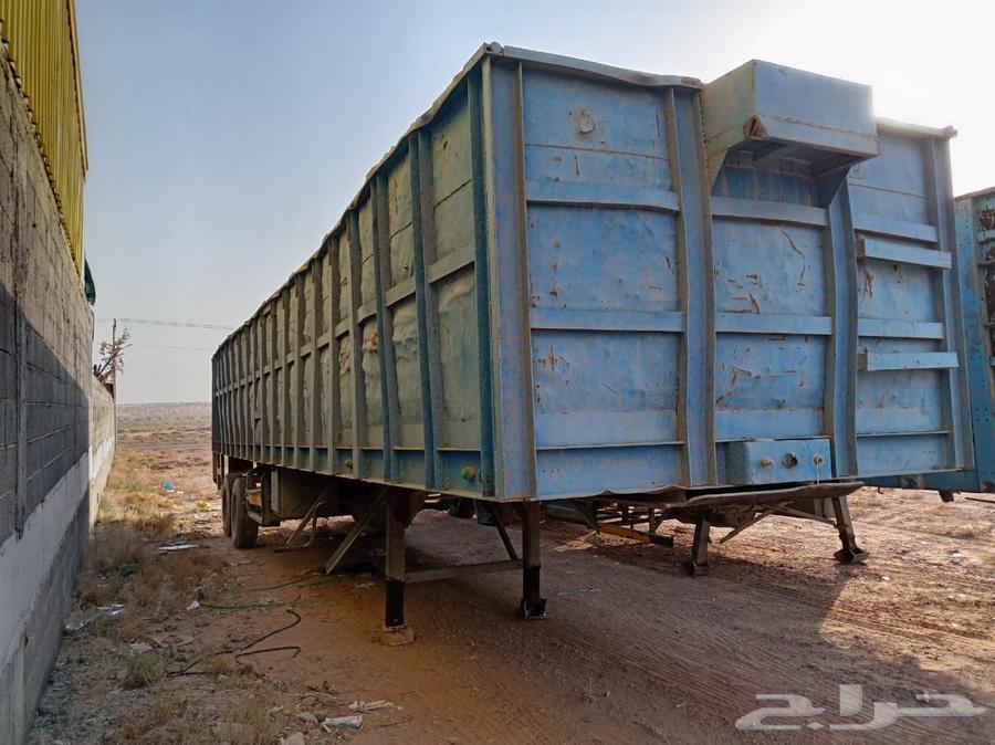 Flatbed and tow truck for sale at a reasonable price, available with 2 and 3 axles64234232803969111