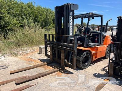 رافعة شوكيه 3 طن   10 طن   JCB للايجار اليومي والشهري64230058356995112