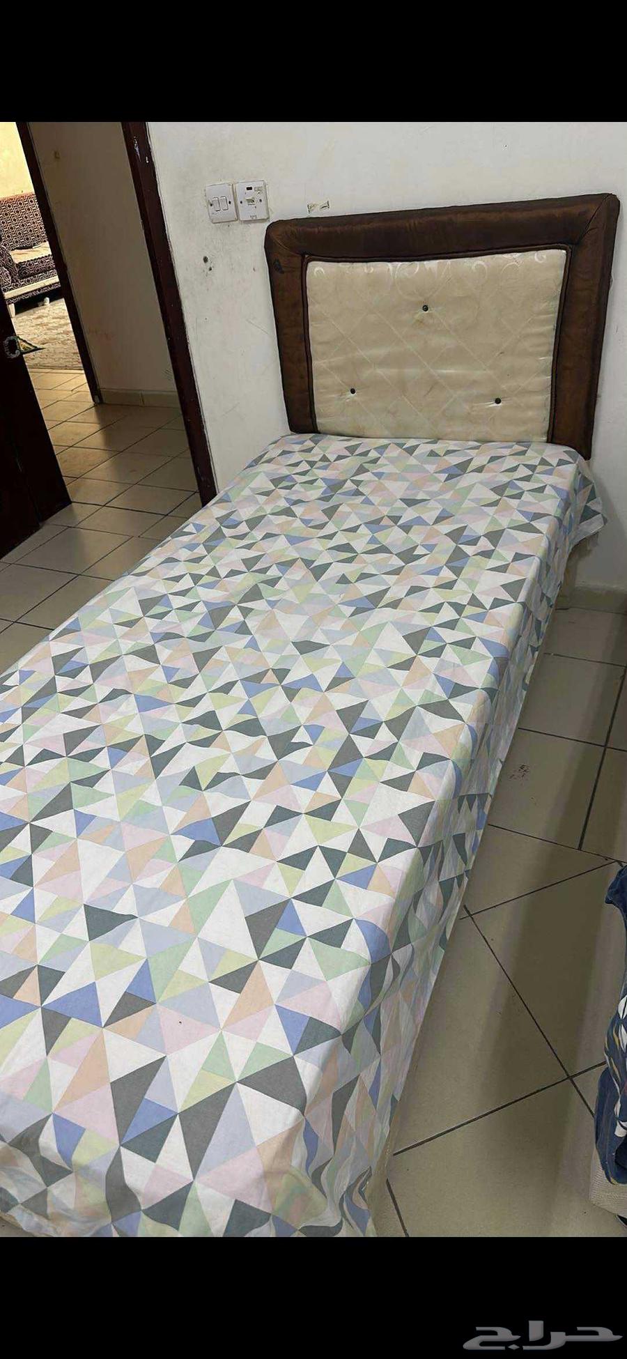 عفش للبيع وبوجود أغراض اخرى64404597412867114