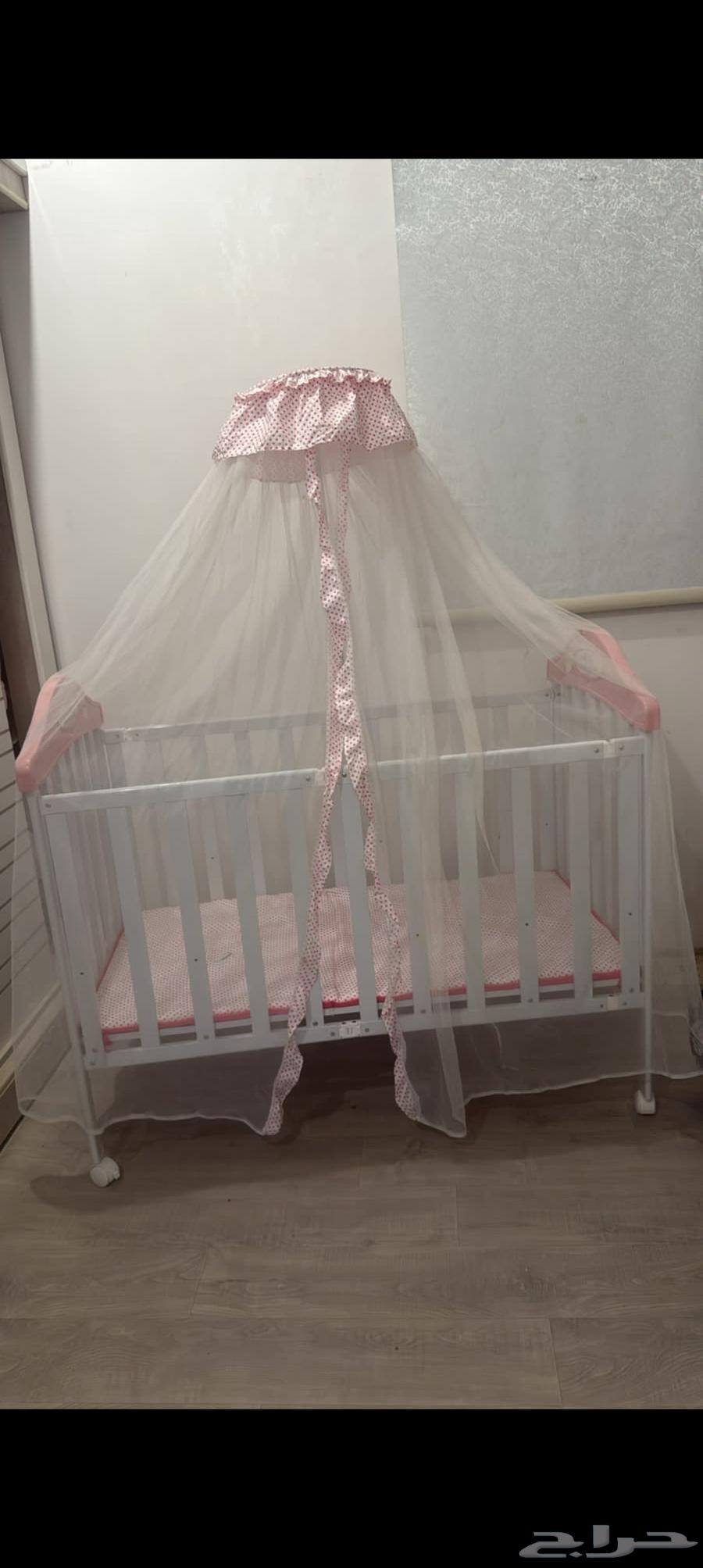 سرير اطفال نظيف جديد من ايكيا64401814407042110