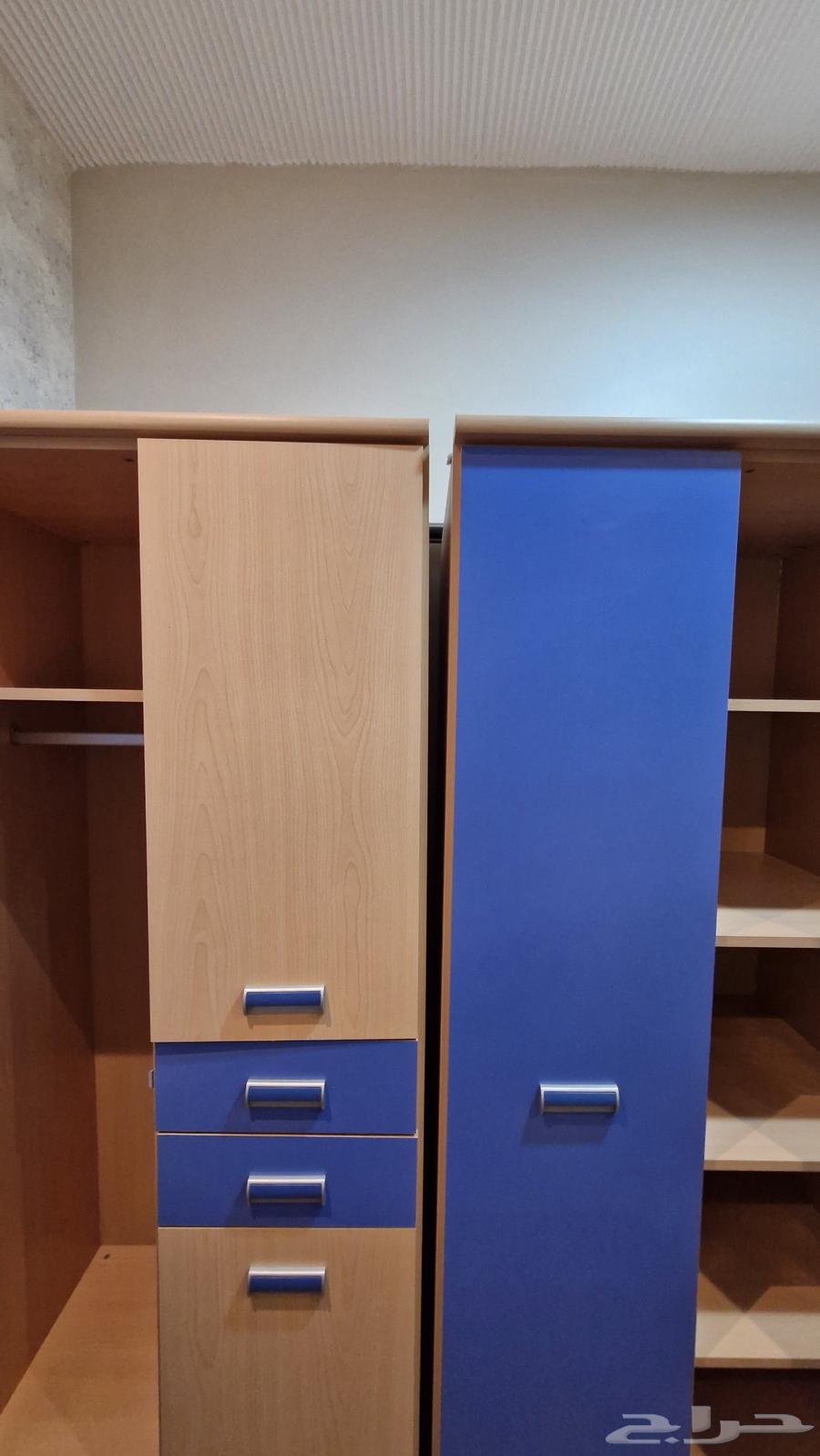 Wooden wardrobe (wardrobe disassembled) easier to transport64401647521283111