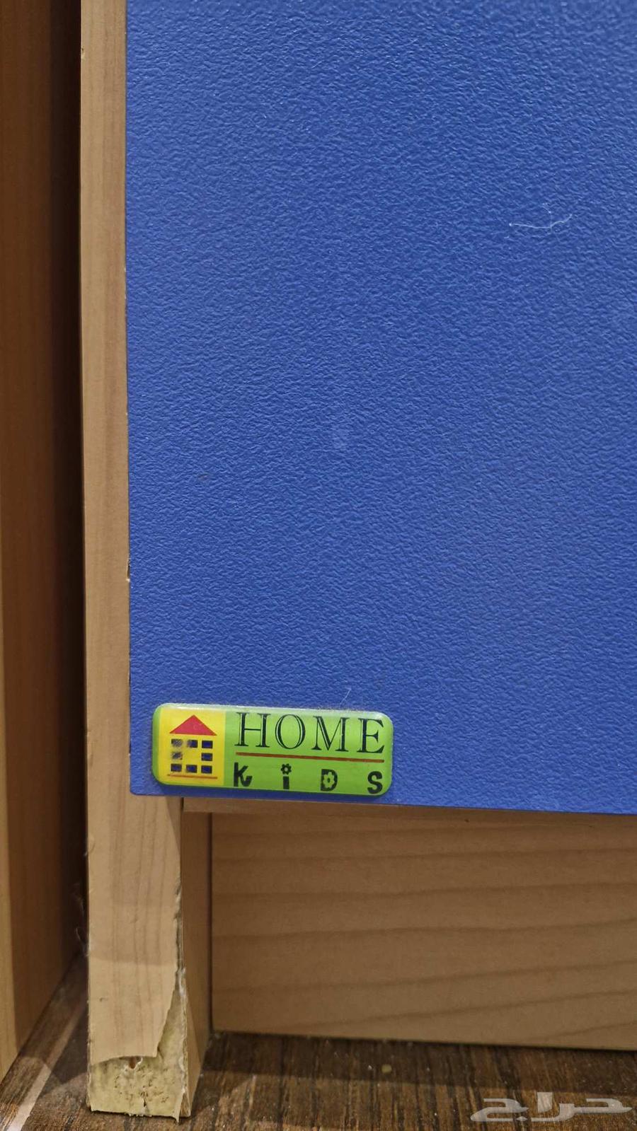 Wooden wardrobe (wardrobe disassembled) easier to transport64401647521283110