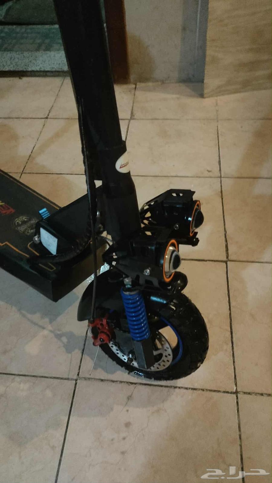 Monster scooter with 2 keys and carton 90063619647698049110