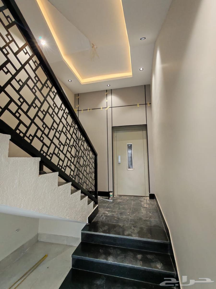 للبيع شقق علوي بسطح خاص تشطيب فاخر بالقرب من حديقه المليون63614098268675112