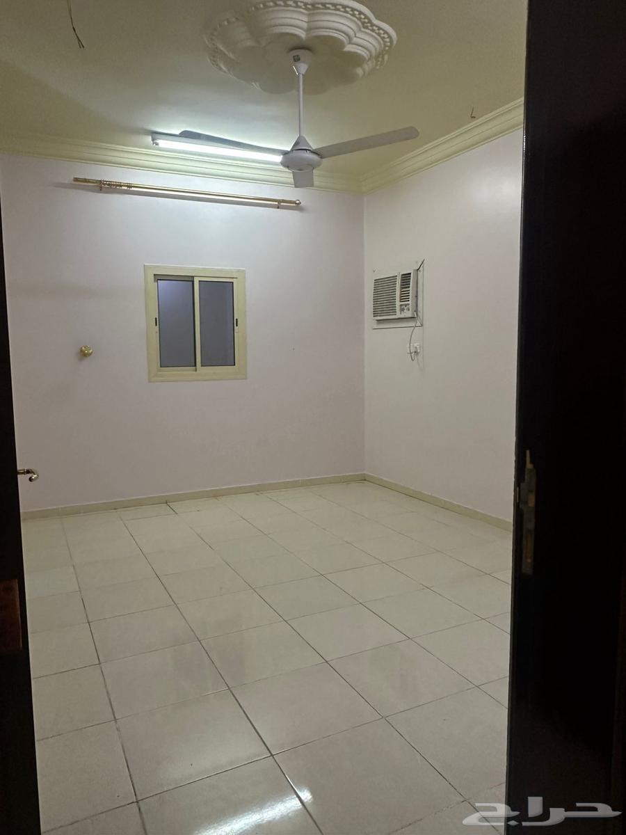 Apartment in Al-Madinah, Al-Anabes district, 4 rooms, air-conditioned, with kitchen for 25,00063614099528322114