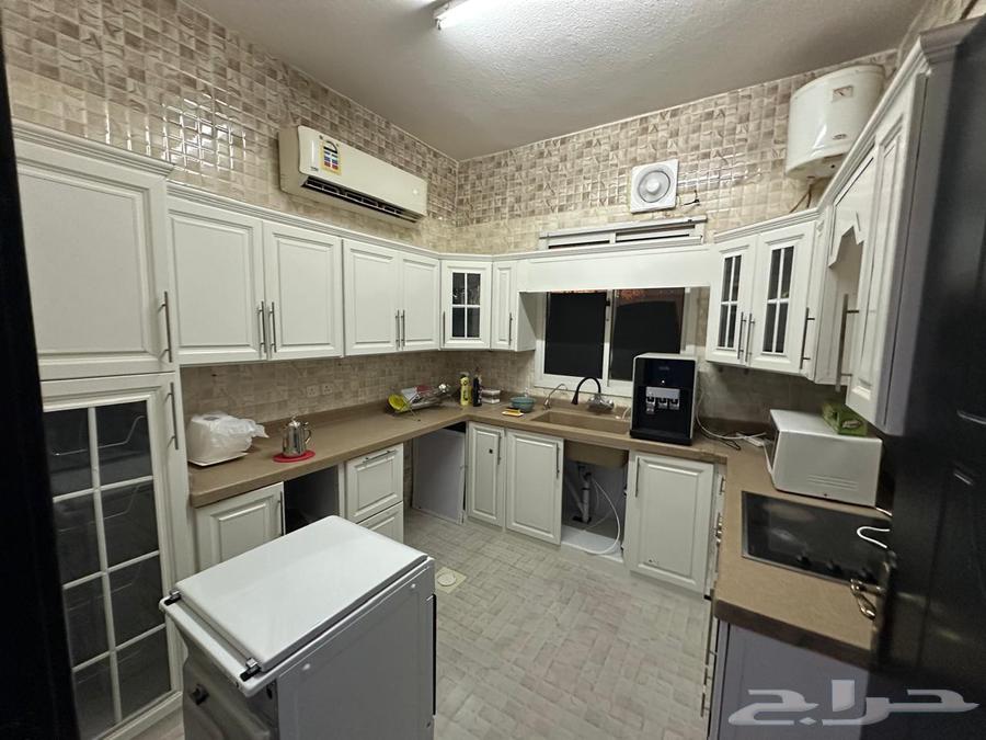 مطبخ مع الثلاجه مع الشوايه64402258225793110