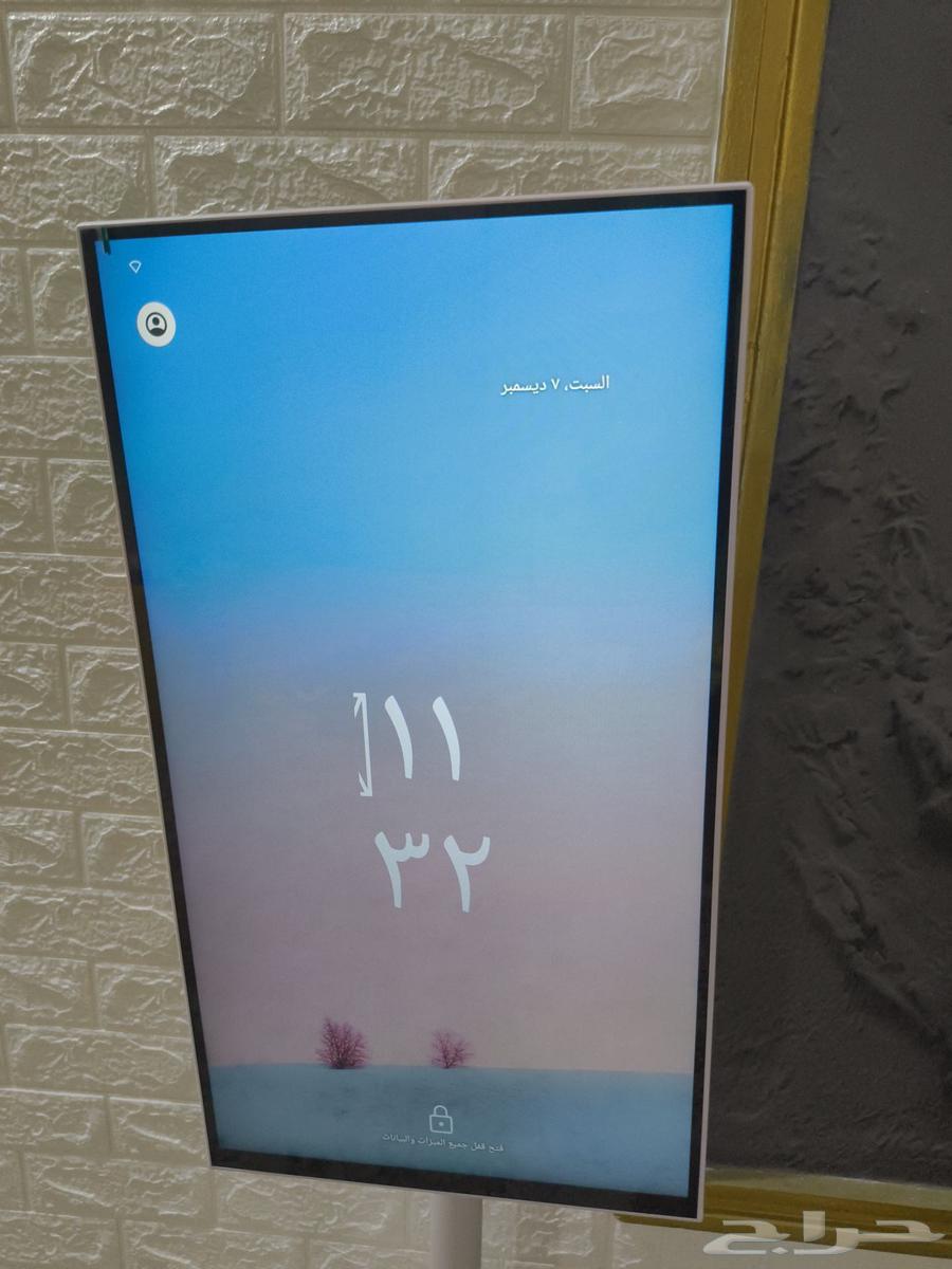 Portable iPad screen with stand, remote, and charger 21 Android system64403251125505111