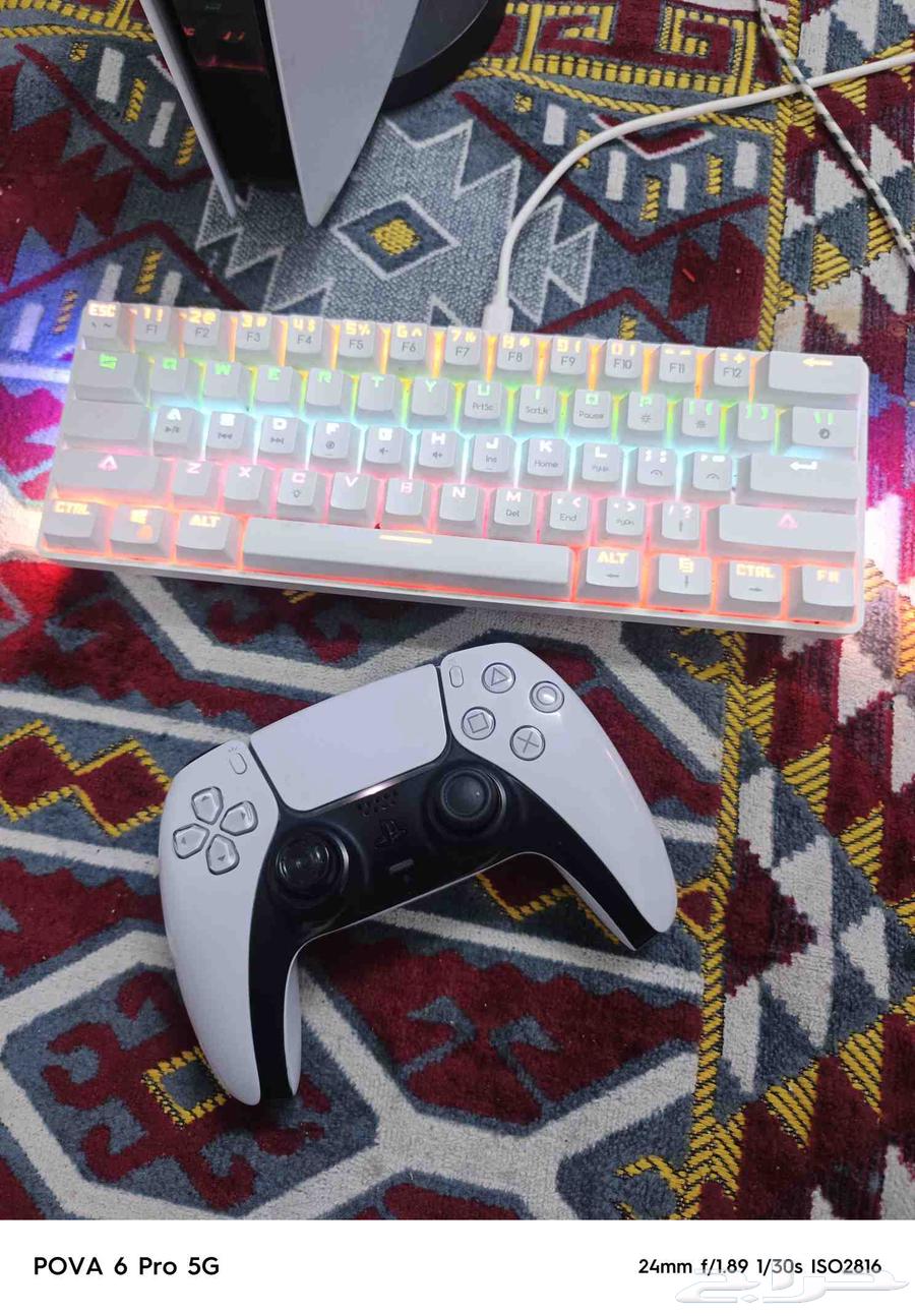 PlayStation 5 for sale, console and mouse and keyboard and broken box available64404014530050111