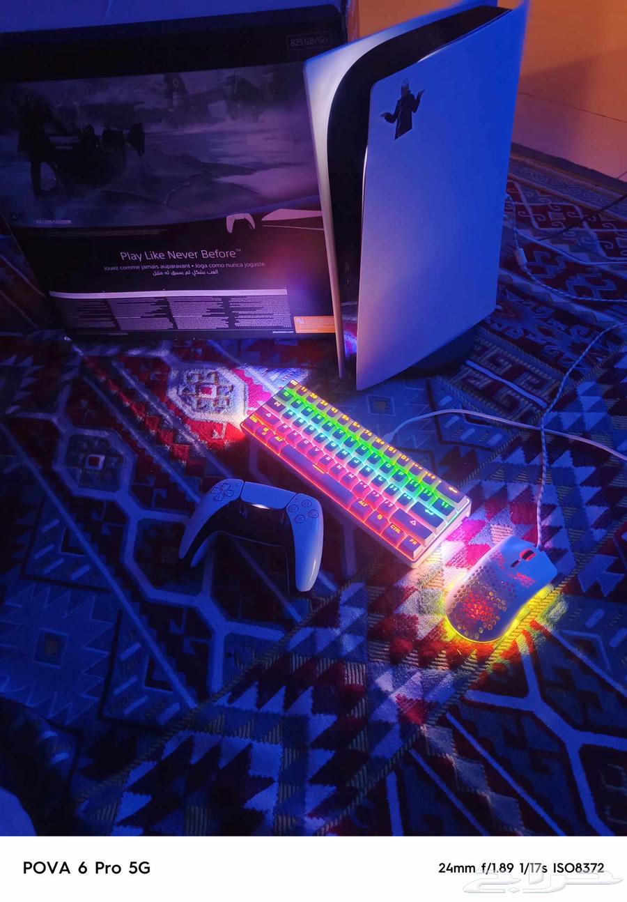 PlayStation 5 for sale, console and mouse and keyboard and broken box available64404014530050113