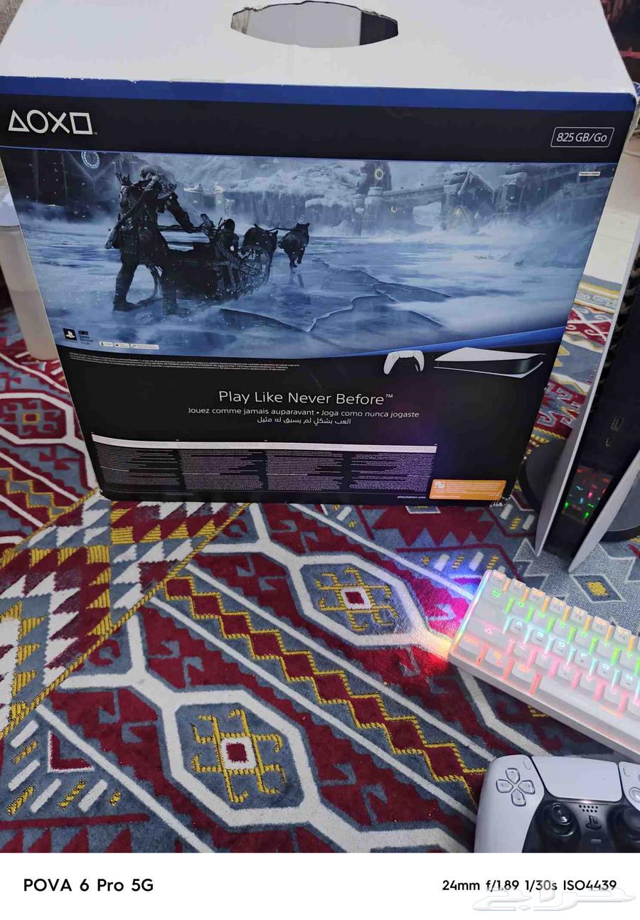 PlayStation 5 for sale, console and mouse and keyboard and broken box available64404014530050114