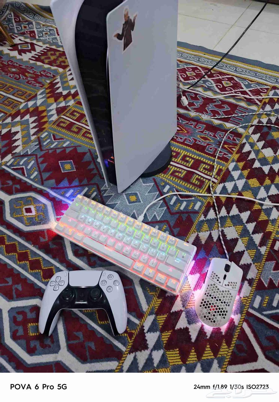 PlayStation 5 for sale, console and mouse and keyboard and broken box available64404014530050110