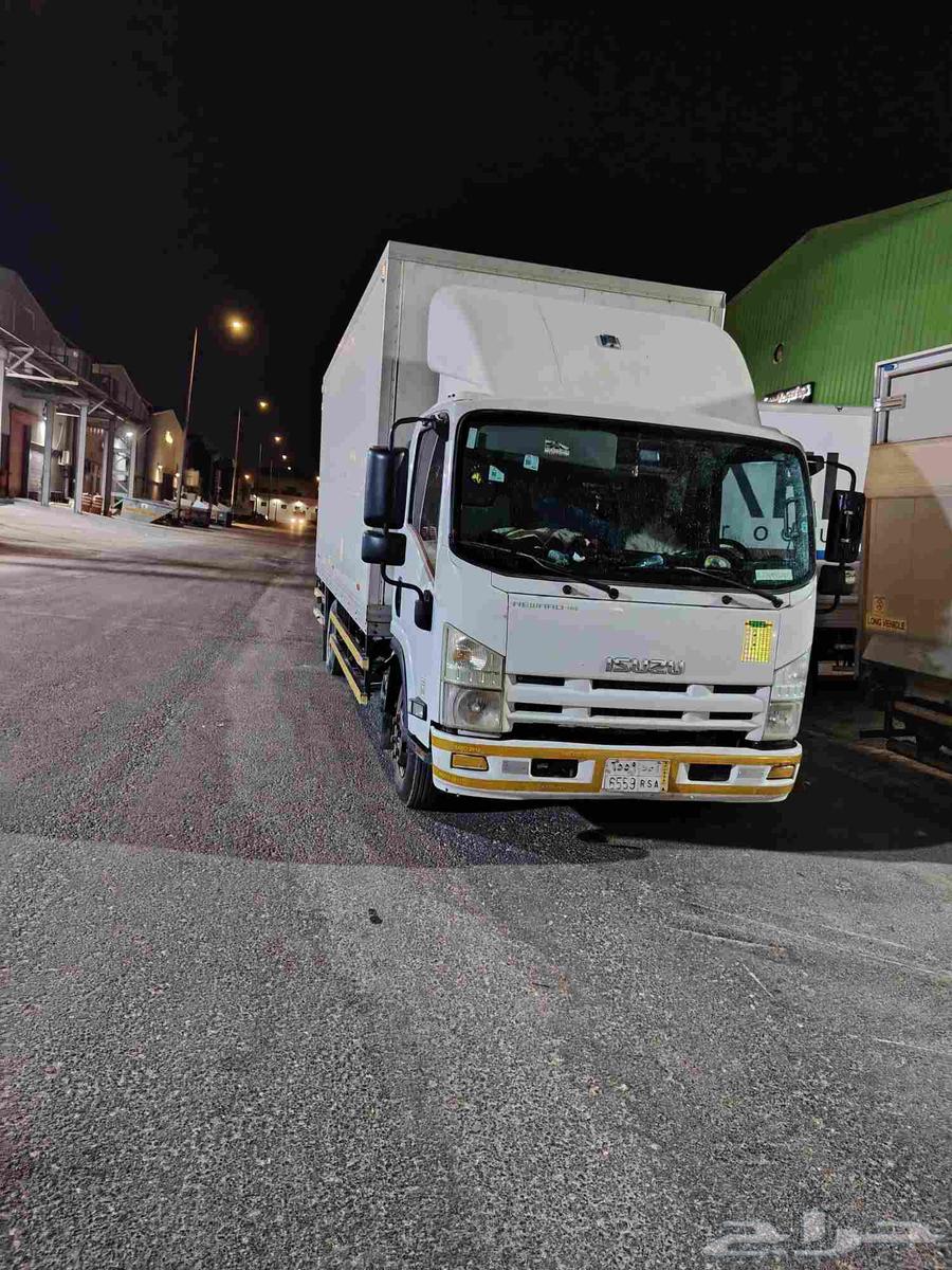 متواجد في الرياض دينه سته متر حافظه وفيها رافعه هيدروليك وحز64402342824963112