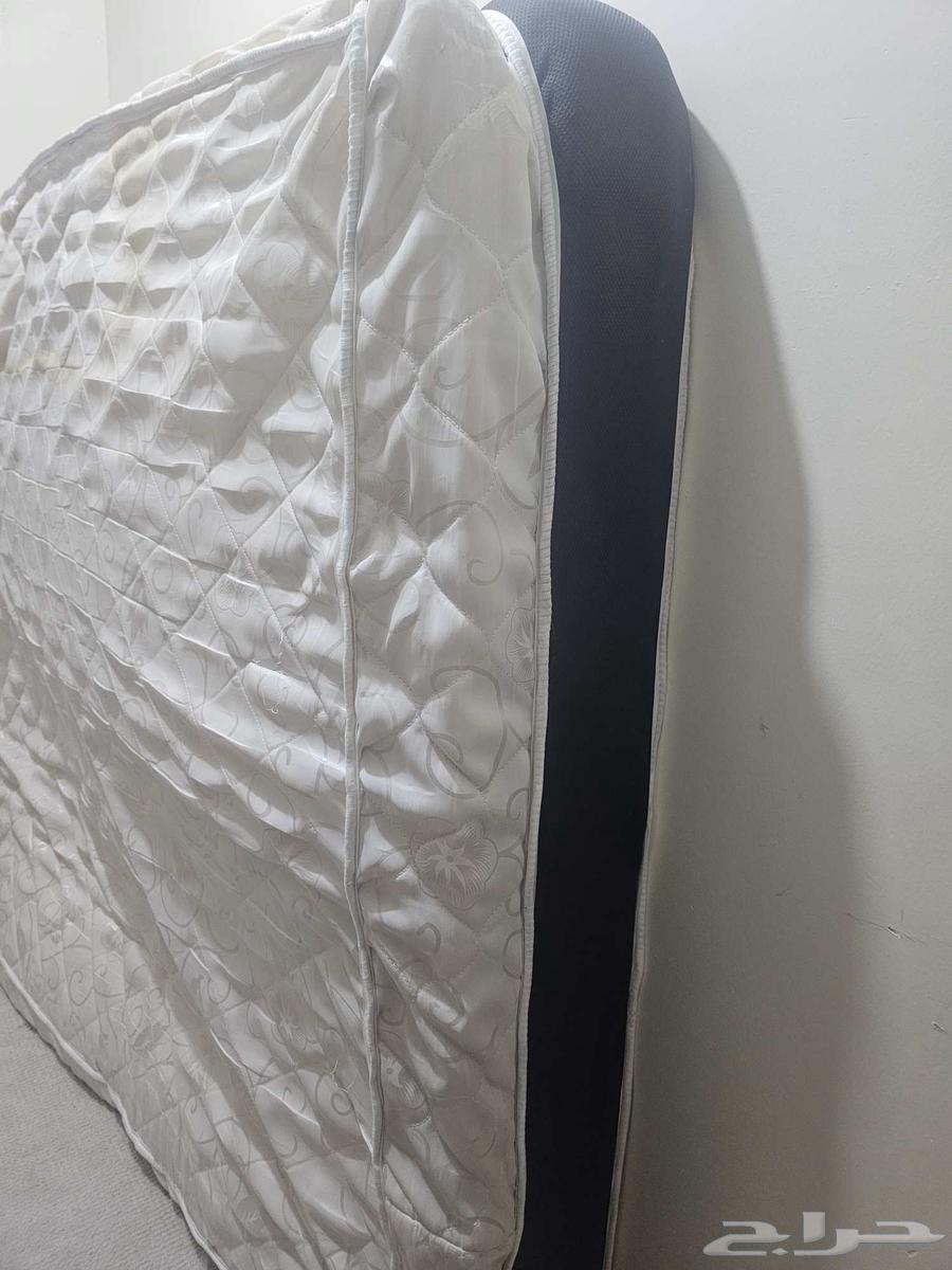 مرتبه بحاله جيده مع فرشه الي يبغاها يشيلها مع المرتبه64403521161985111