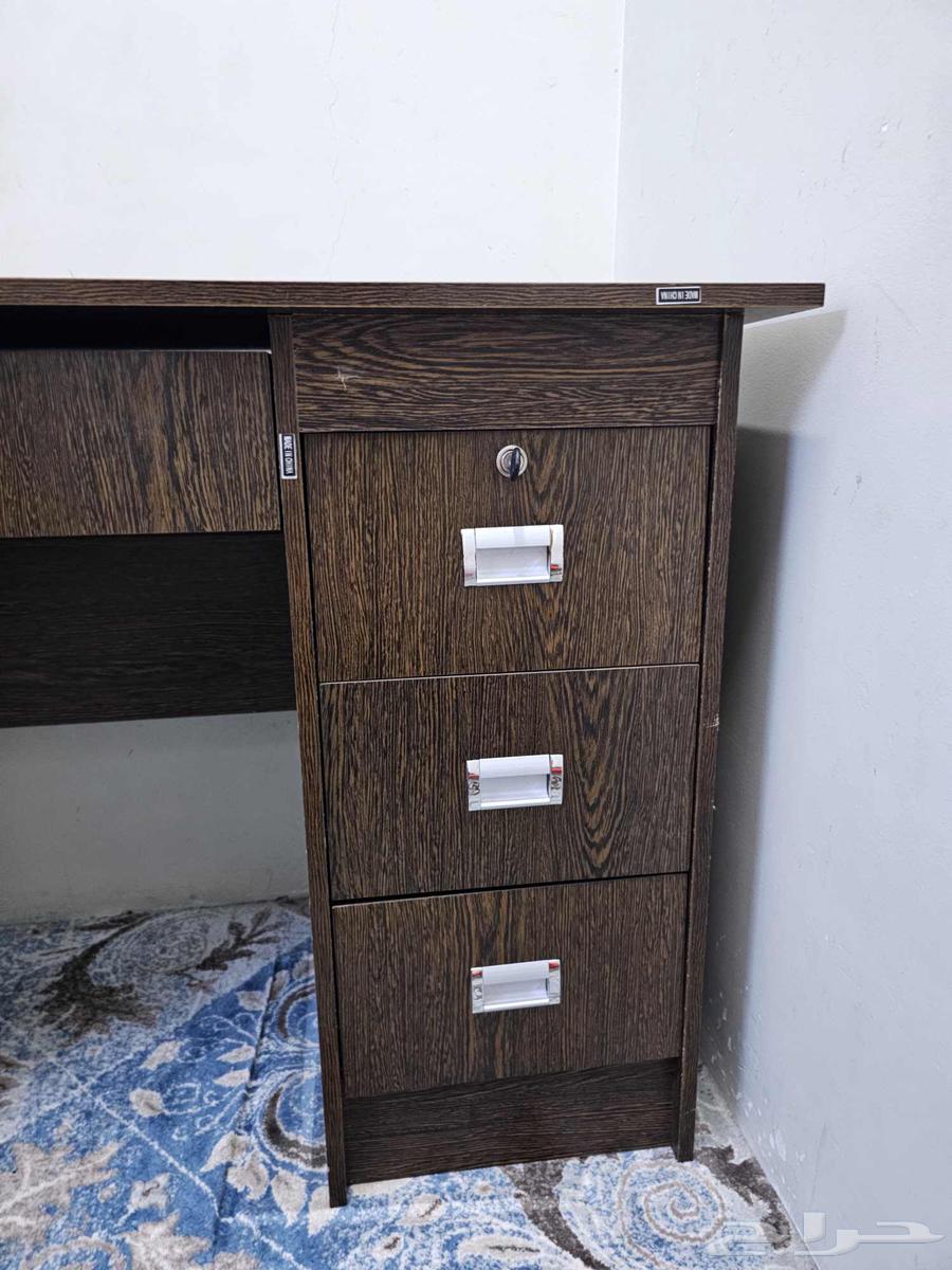 طاوله مكتبيه بحاله جيده64404861330307112