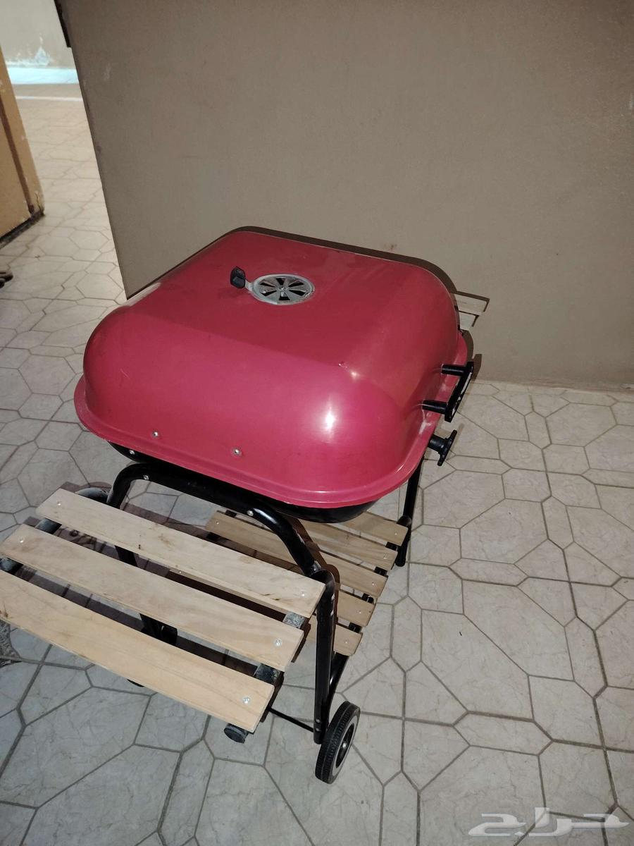 Grill with red cover, modest use, price only 100 riyals64402941716865110