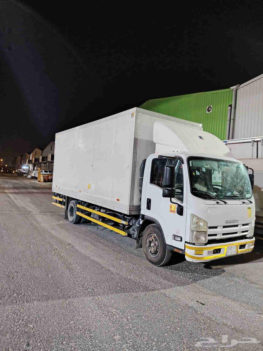 متواجد في الرياض دينه سته متر حافظه وفيها رافعه هيدروليك وحز64402342824963111