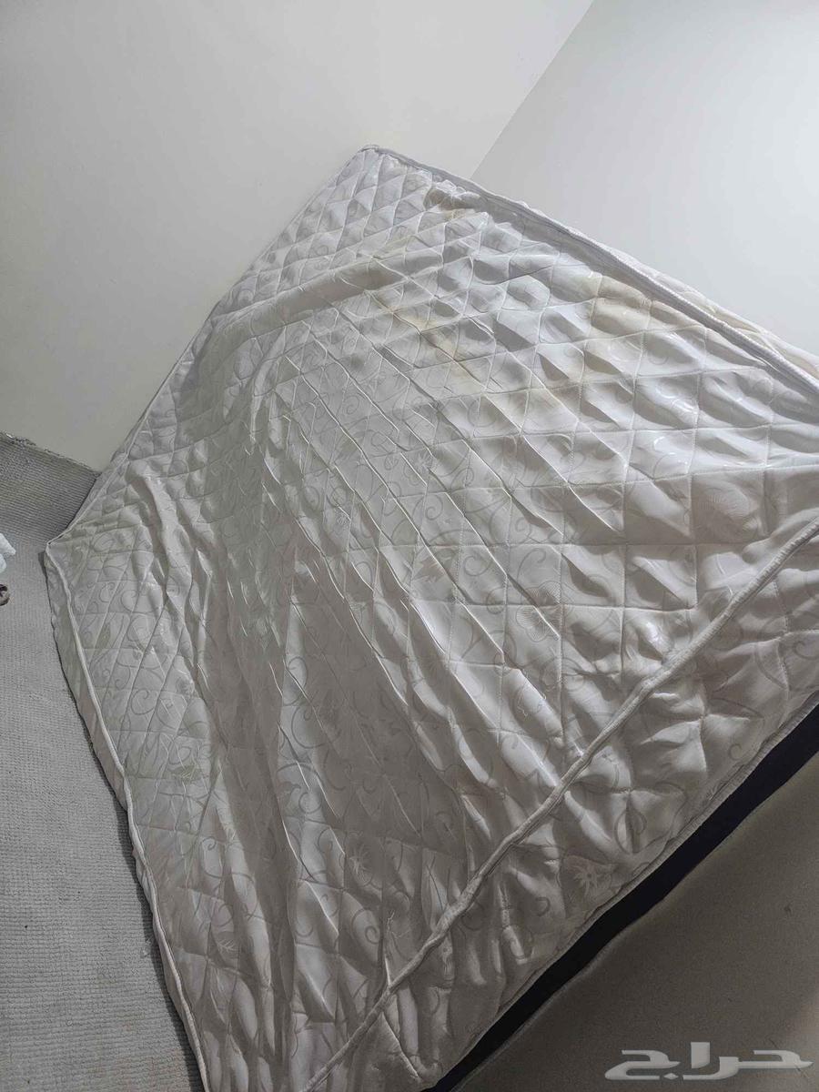 مرتبه بحاله جيده مع فرشه الي يبغاها يشيلها مع المرتبه64403521161985110