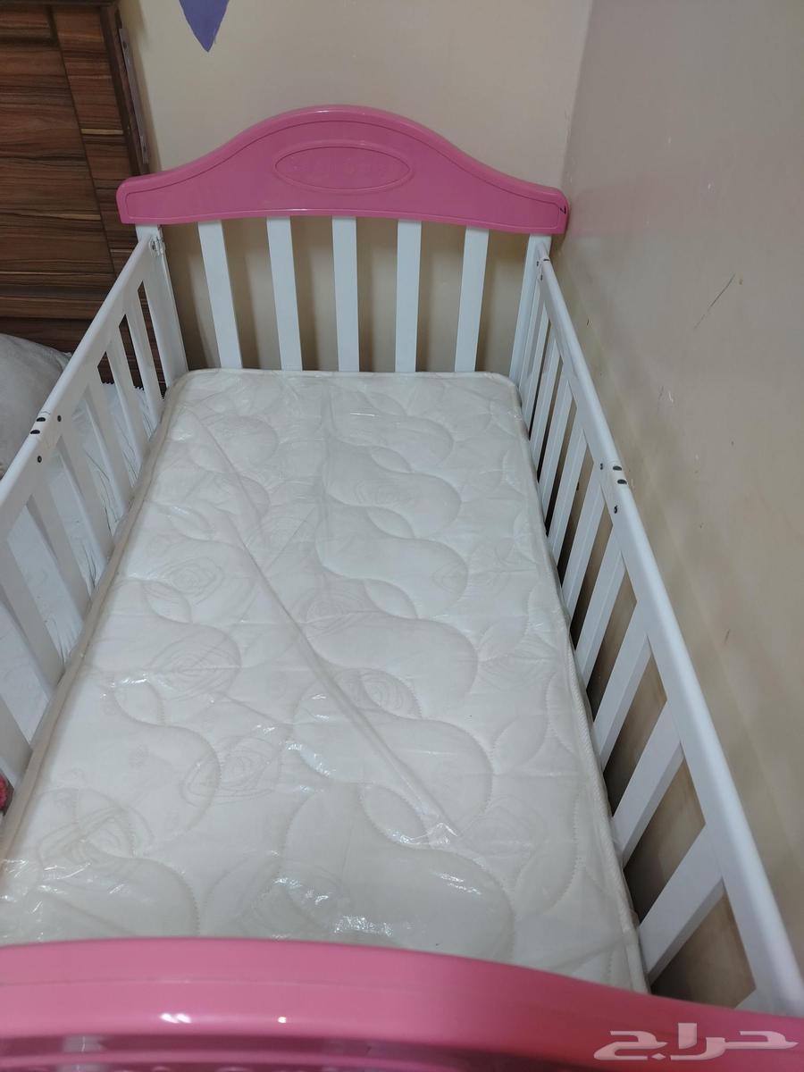 سرير اطفال شبه جديد مرتبته باكياسها. نظيف جدا64401744694915110