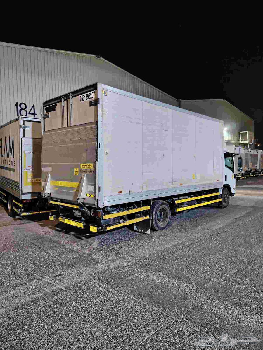 متواجد في الرياض دينه سته متر حافظه وفيها رافعه هيدروليك وحز64402342824963110