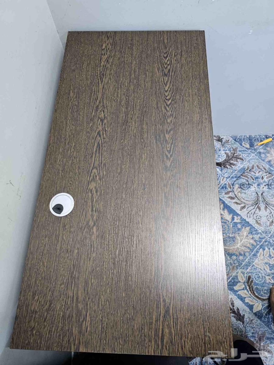 طاوله مكتبيه بحاله جيده64404861330307111