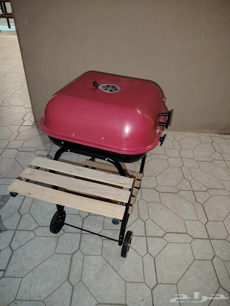 Grill with red cover, modest use, price only 100 riyals64402941716865111