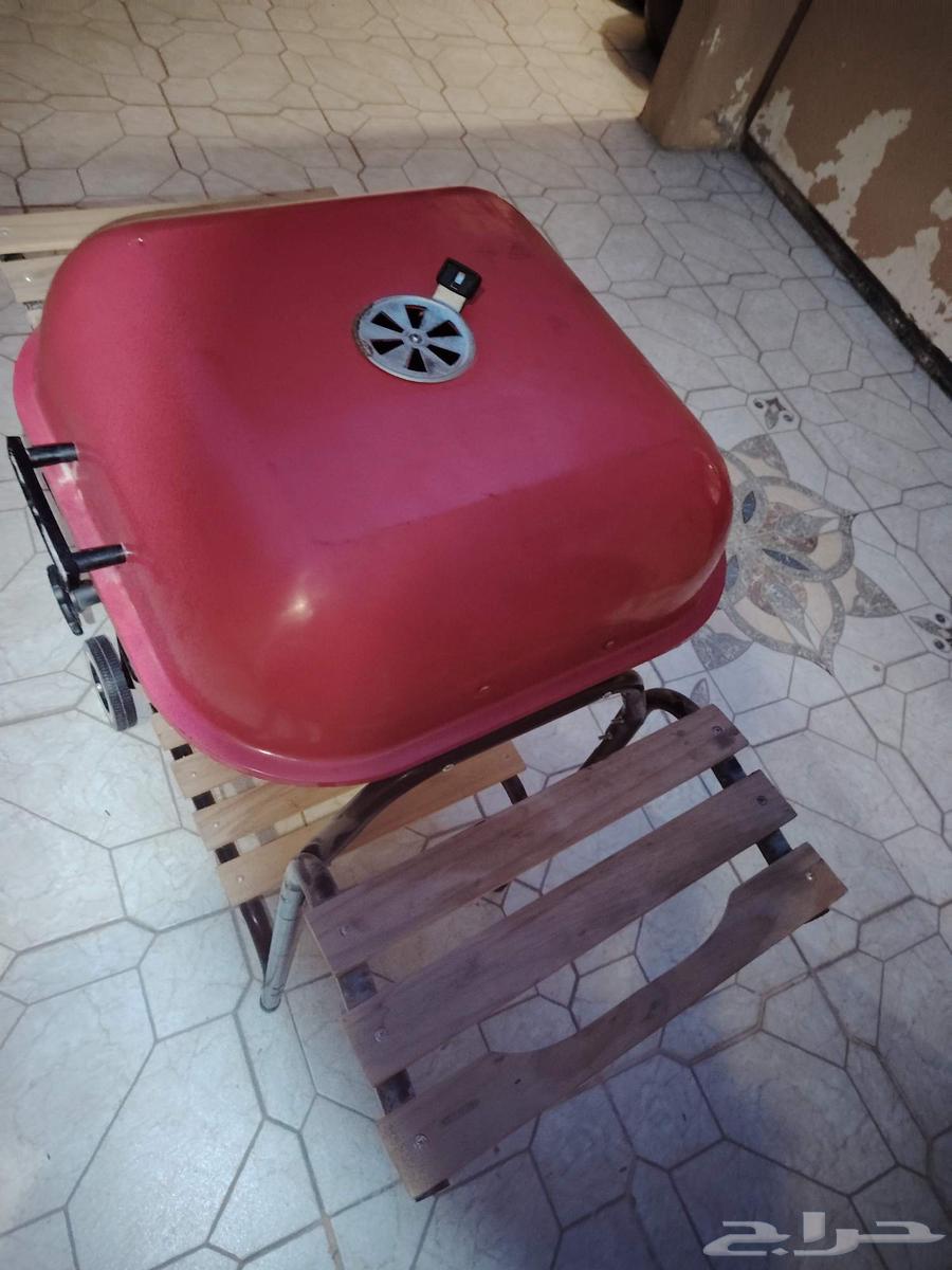 Grill with red cover, modest use, price only 100 riyals64402941716865113