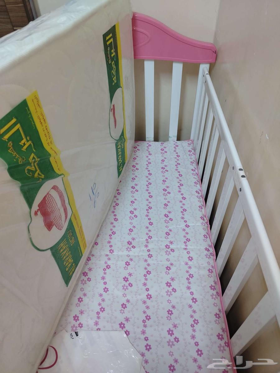 سرير اطفال شبه جديد مرتبته باكياسها. نظيف جدا64401744694915112