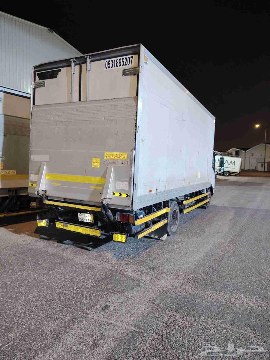 متواجد في الرياض دينه سته متر حافظه وفيها رافعه هيدروليك وحز64402342824963113