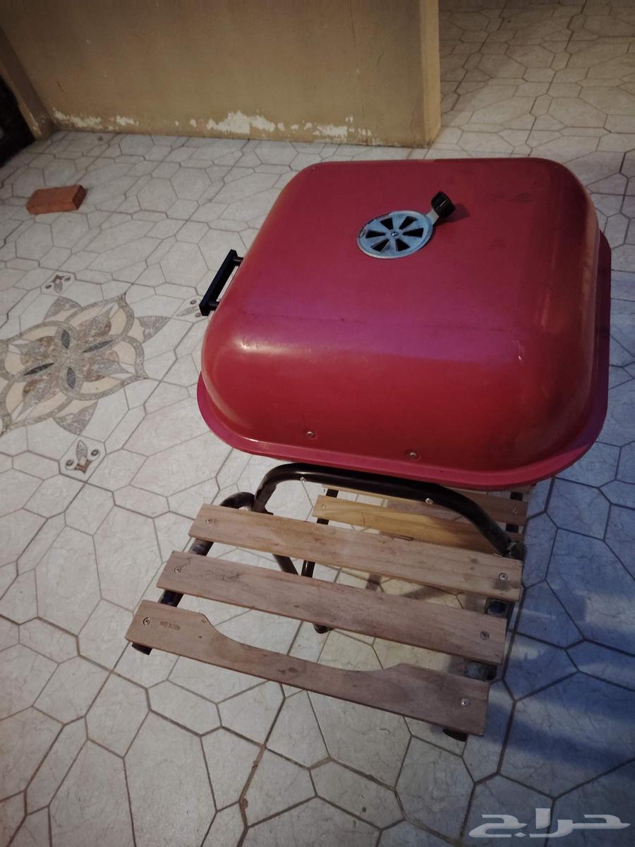 Grill with red cover, modest use, price only 100 riyals64402941716865112
