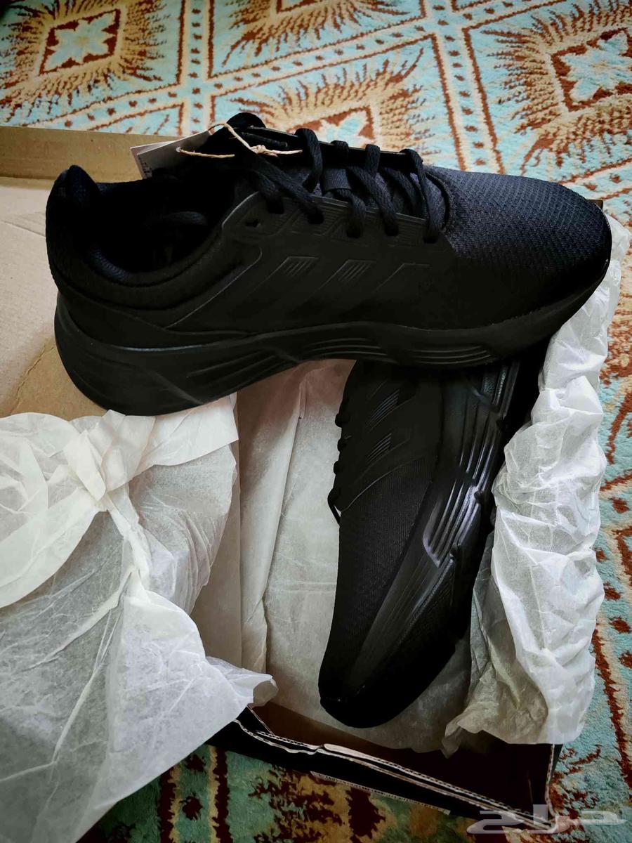 للبيع كنادر اديداس الأصلي جديد بكرتونه لم يستخدم ب 14064402147958145110