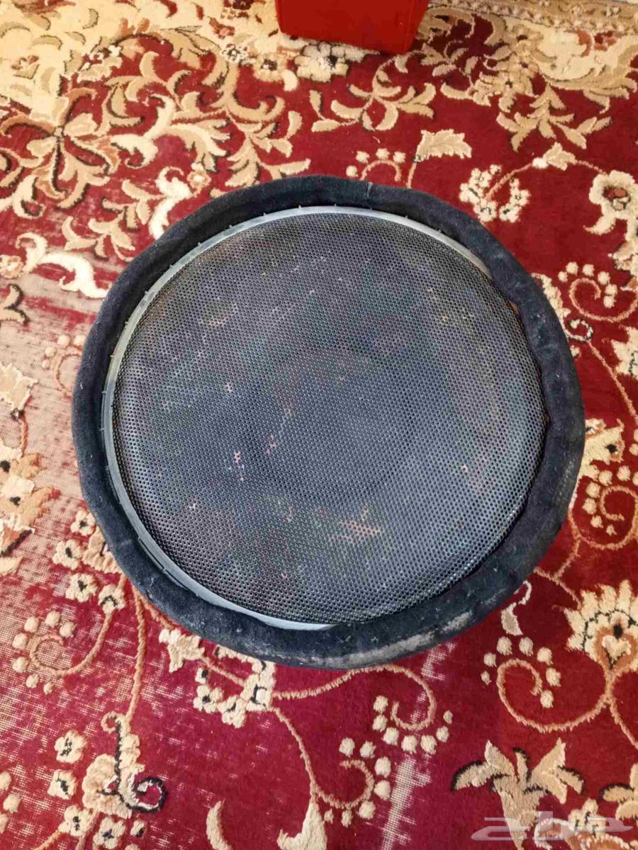 Headphones with sound filter64403068762369111