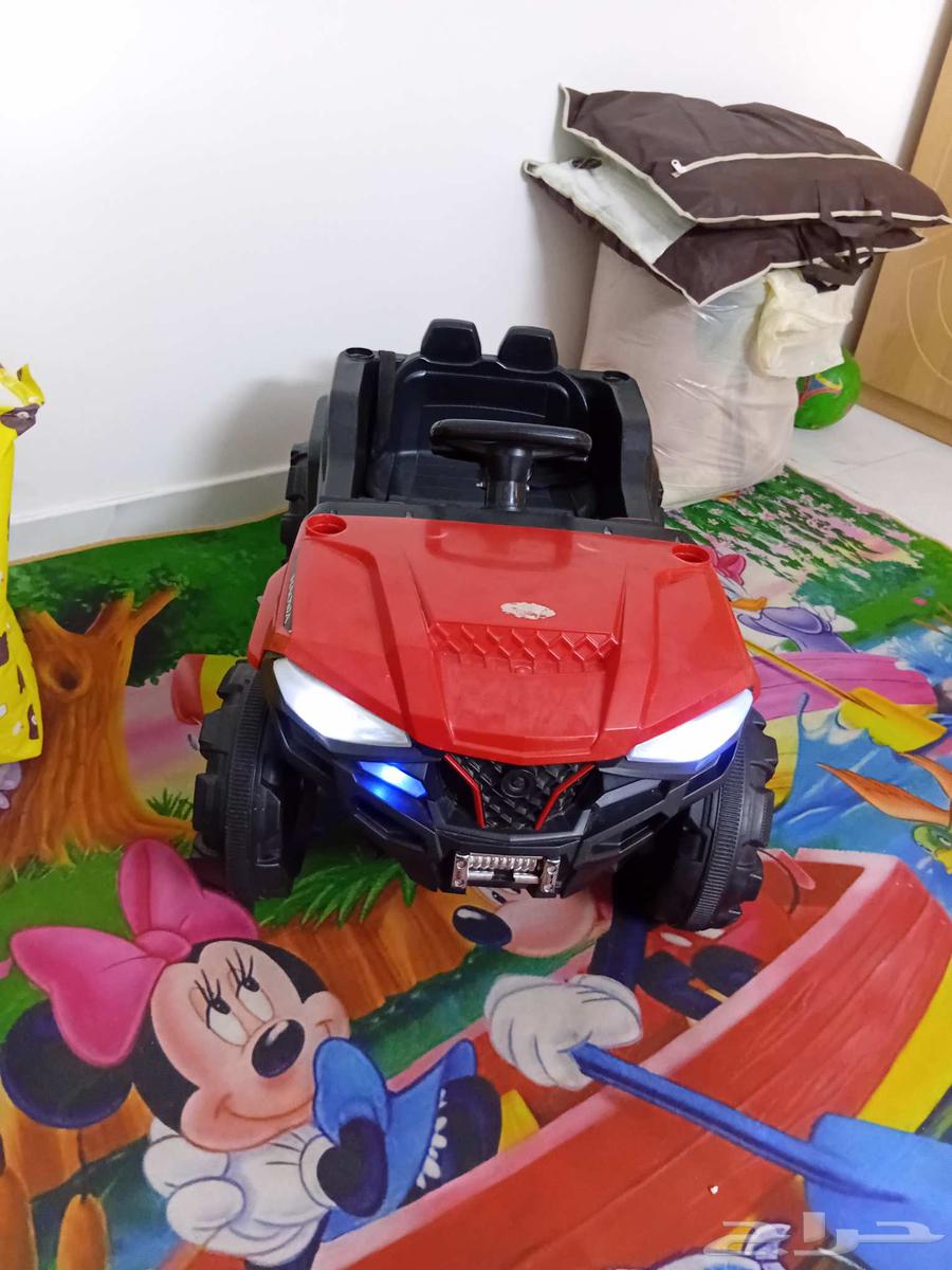 A good condition electric car with charger. No remote control.63619455424257110