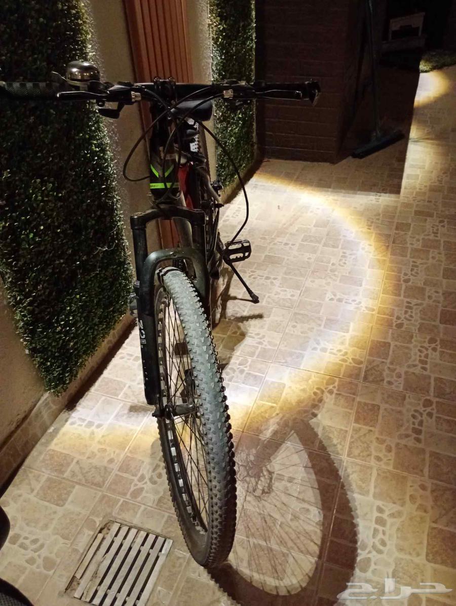 دراجه مقاس 26 مع جنزير وشنطه والسعر على السوم الدراجة في حال64403346478721110
