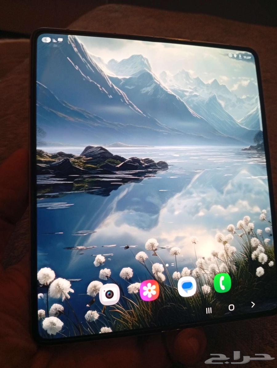 موبايل فولد5 بحاله ممتازه بدون اي اعطال 256 G التواصل واتس64404903710467110