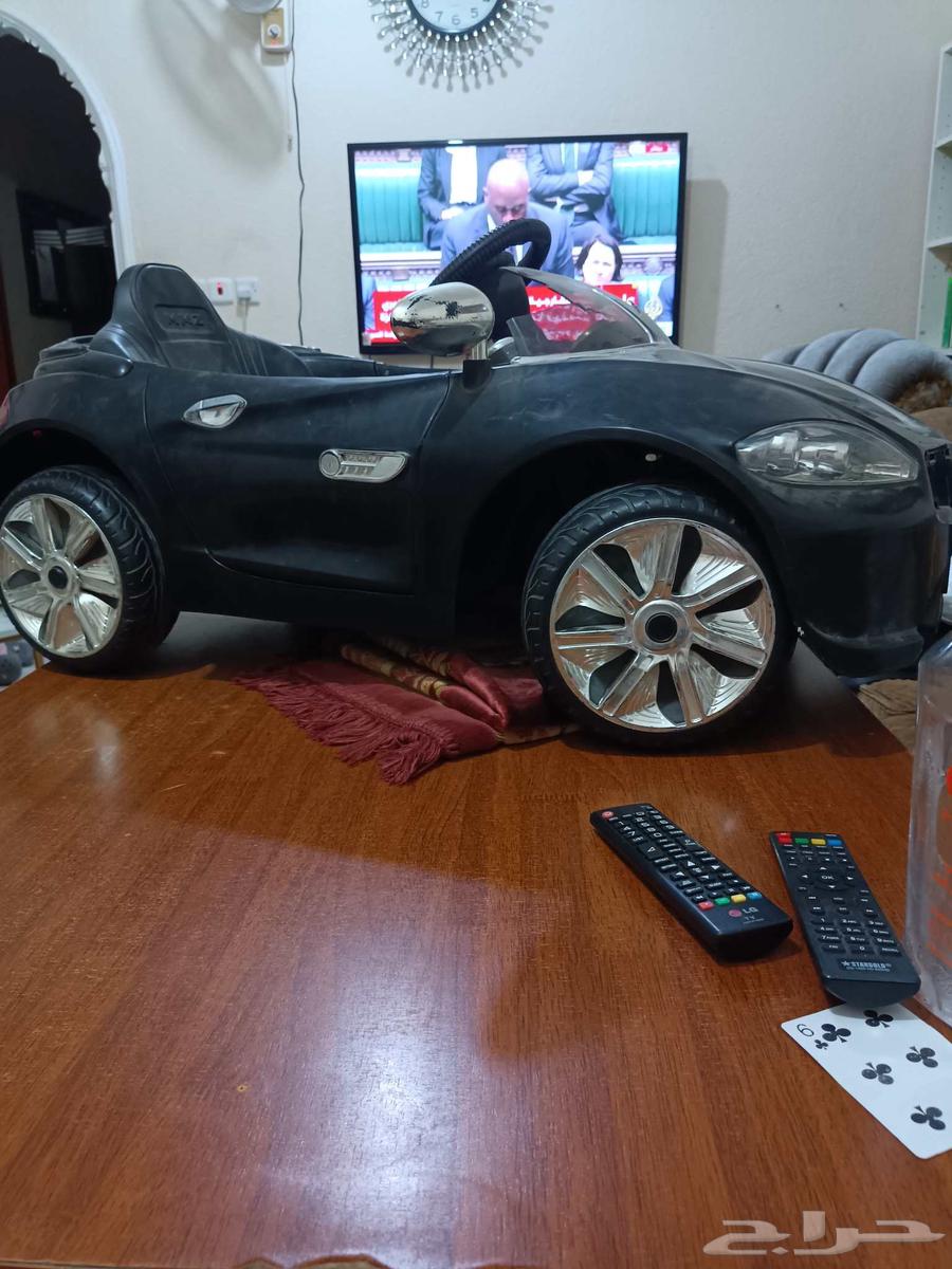 سيارة أطفال فيها للبطاريه والشاحن ولكن فيها عطل كهربائي لا ت64403378061826111