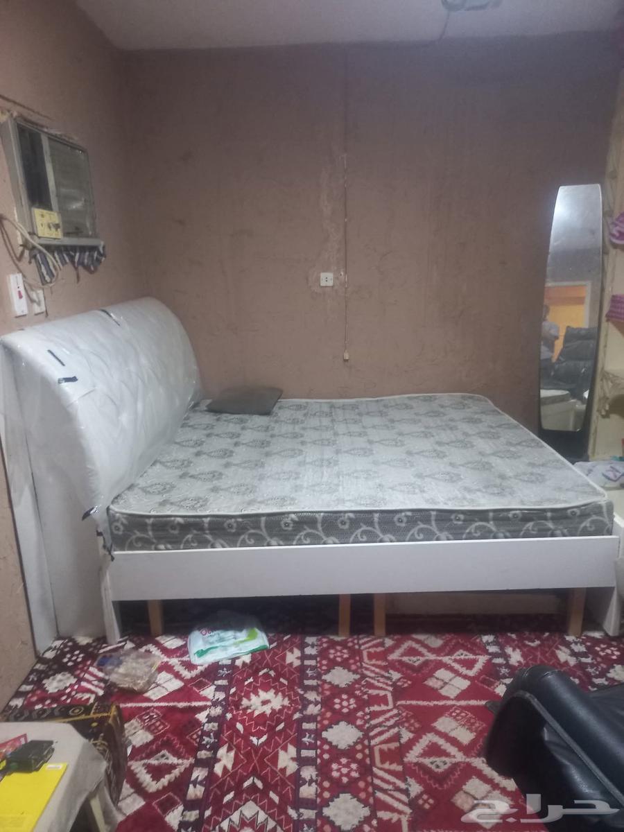 سرير كبير64403490044546110