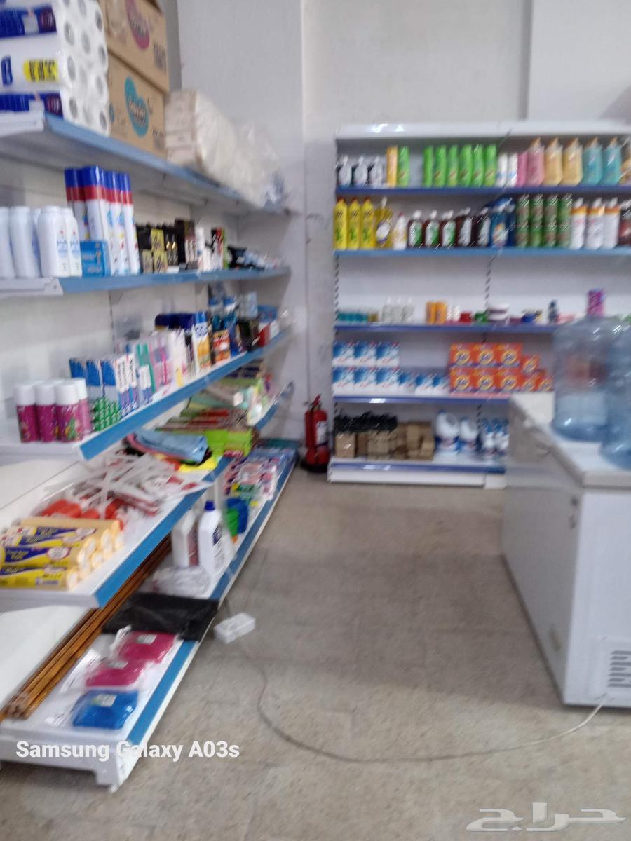 بقاله للتقبيل او للبيع كامله مع سجل تجاري عليه نقطتين بيع63614102481281114