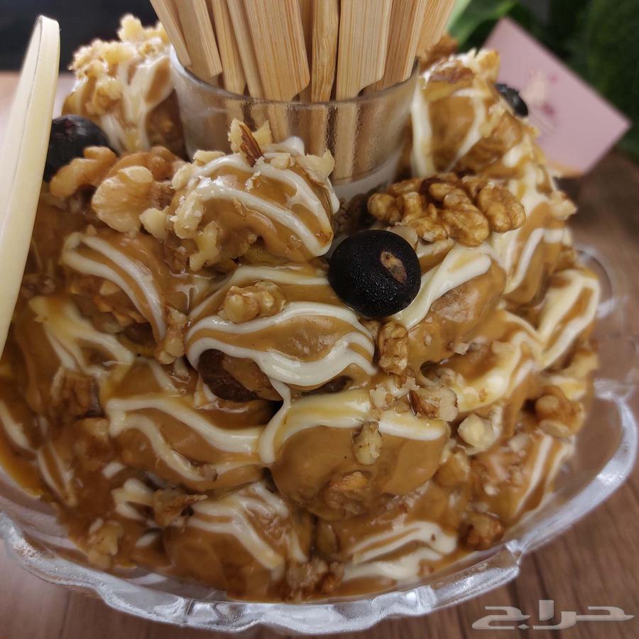 Delicious Dates Stuffed with Nuts, Chocolate, and Sweets64402566975234114