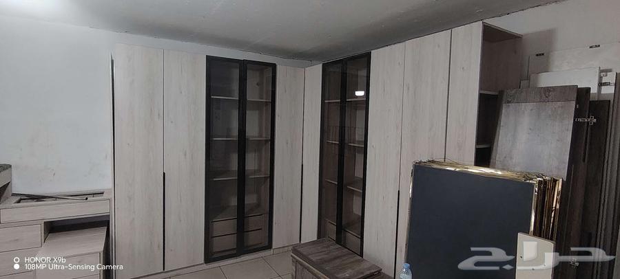 دولاب 10 درفه مع جزامه جانبيه منها اربع درفات زجاج عسلي64402761968897110