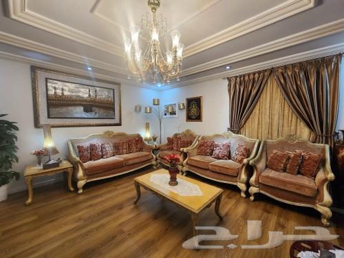 طقم كنب من مفروشات العمر 7 أشخاص مع طقم طاولات بحاله جيده جد64404805922562113