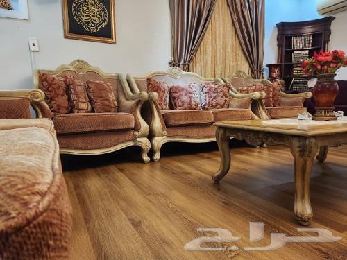 طقم كنب من مفروشات العمر 7 أشخاص مع طقم طاولات بحاله جيده جد64404805922562114