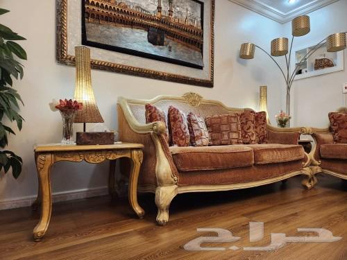 طقم كنب من مفروشات العمر 7 أشخاص مع طقم طاولات بحاله جيده جد64404805922562111