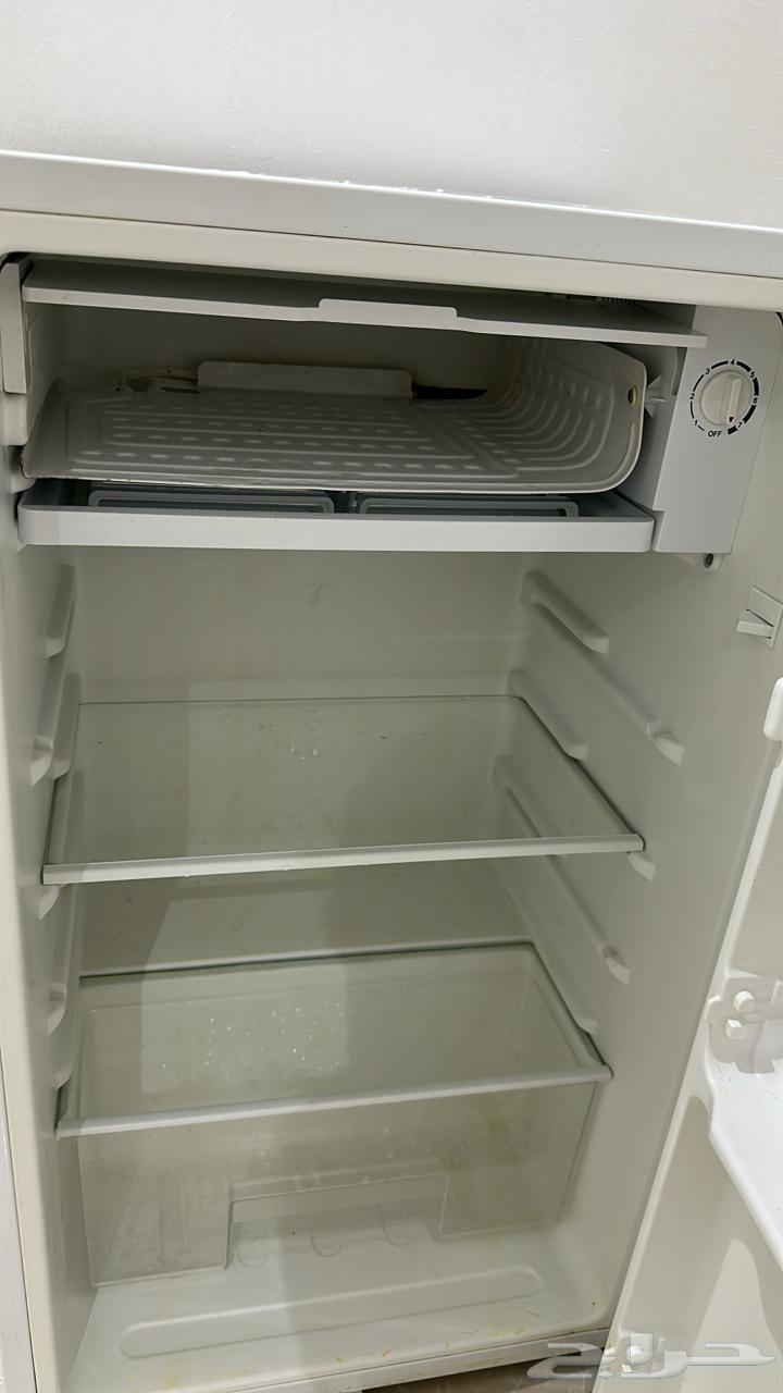 ثلاجة صغيرة للبيع63619647899779111