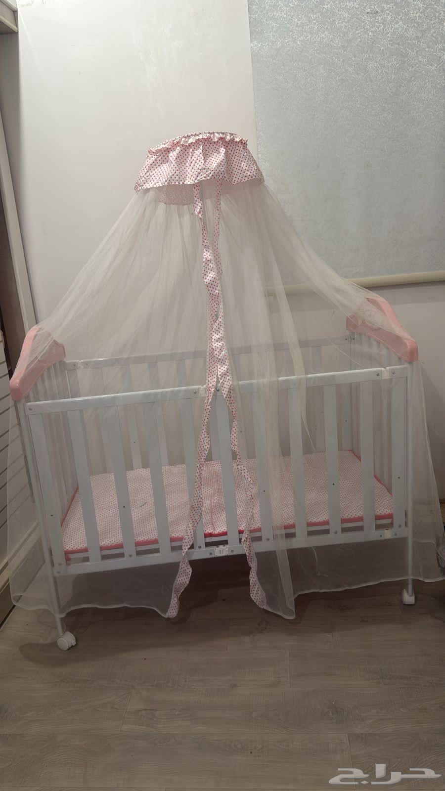 سرير اطفال نظيف جديد من ايكيا64401814407042111