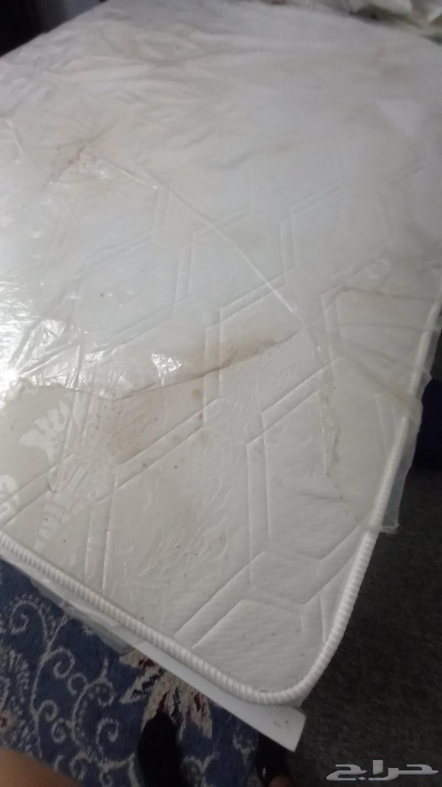 Clean and used bed sheet64401647565826113