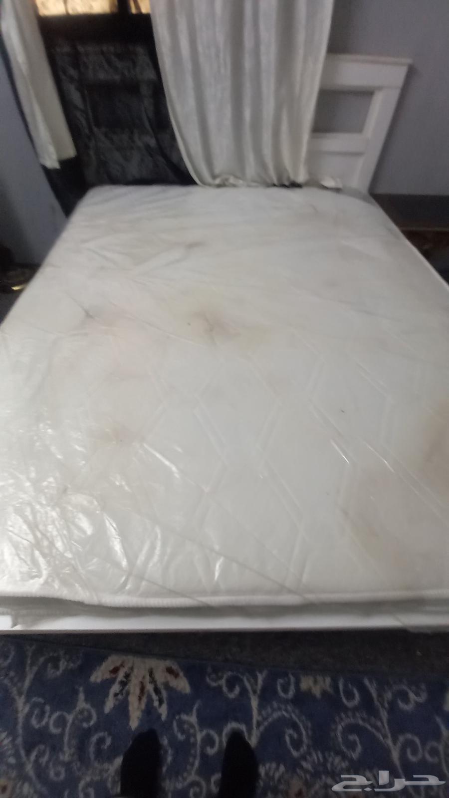 Clean and used bed sheet64401647565826110