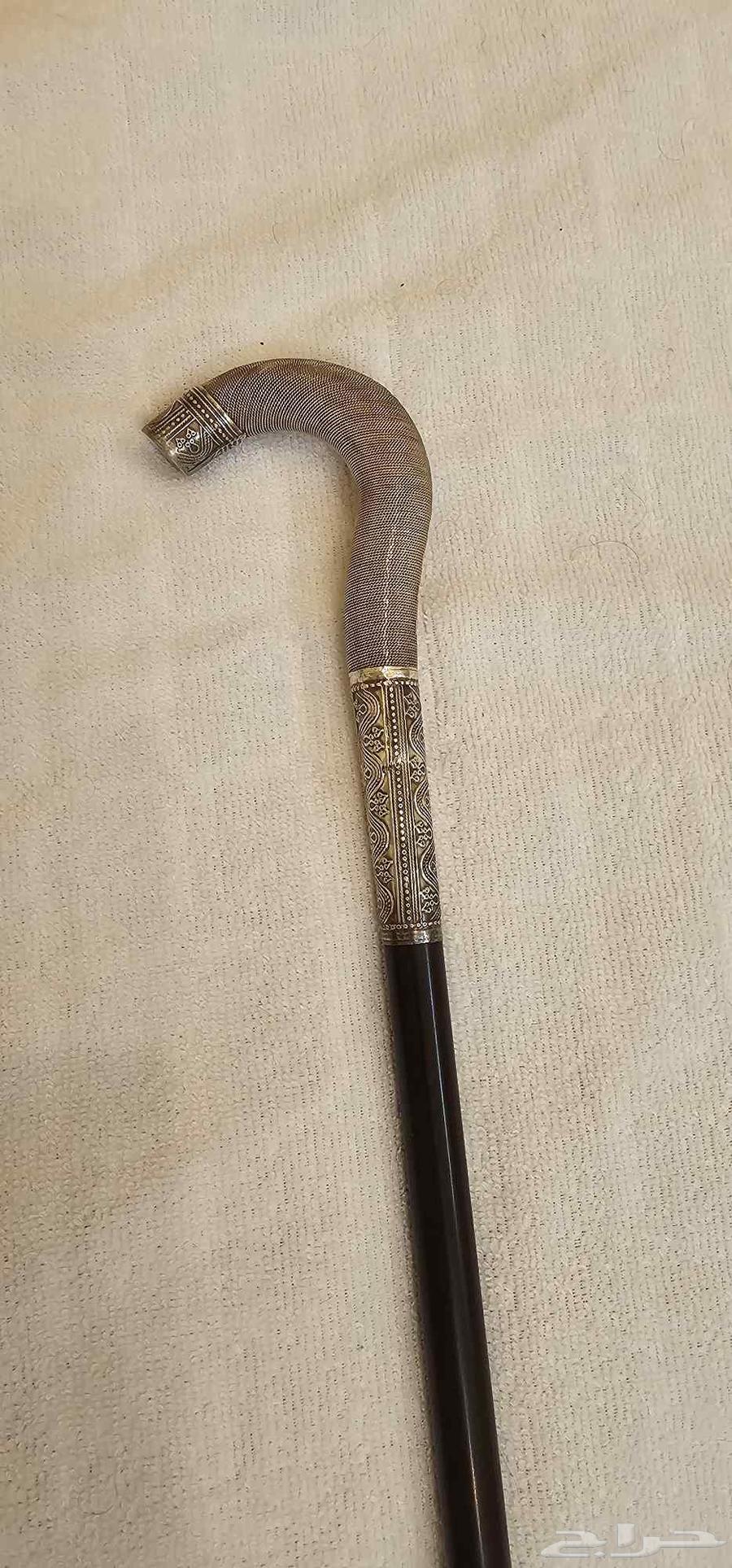 عصا عكاز خشب ابانوس مطعمة بالفضة شغل عماني64403986279809113