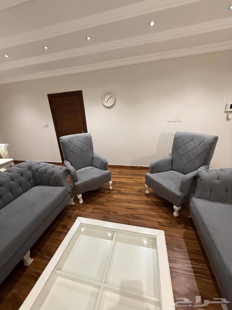 مثال اثاث للبيع64402566912001112