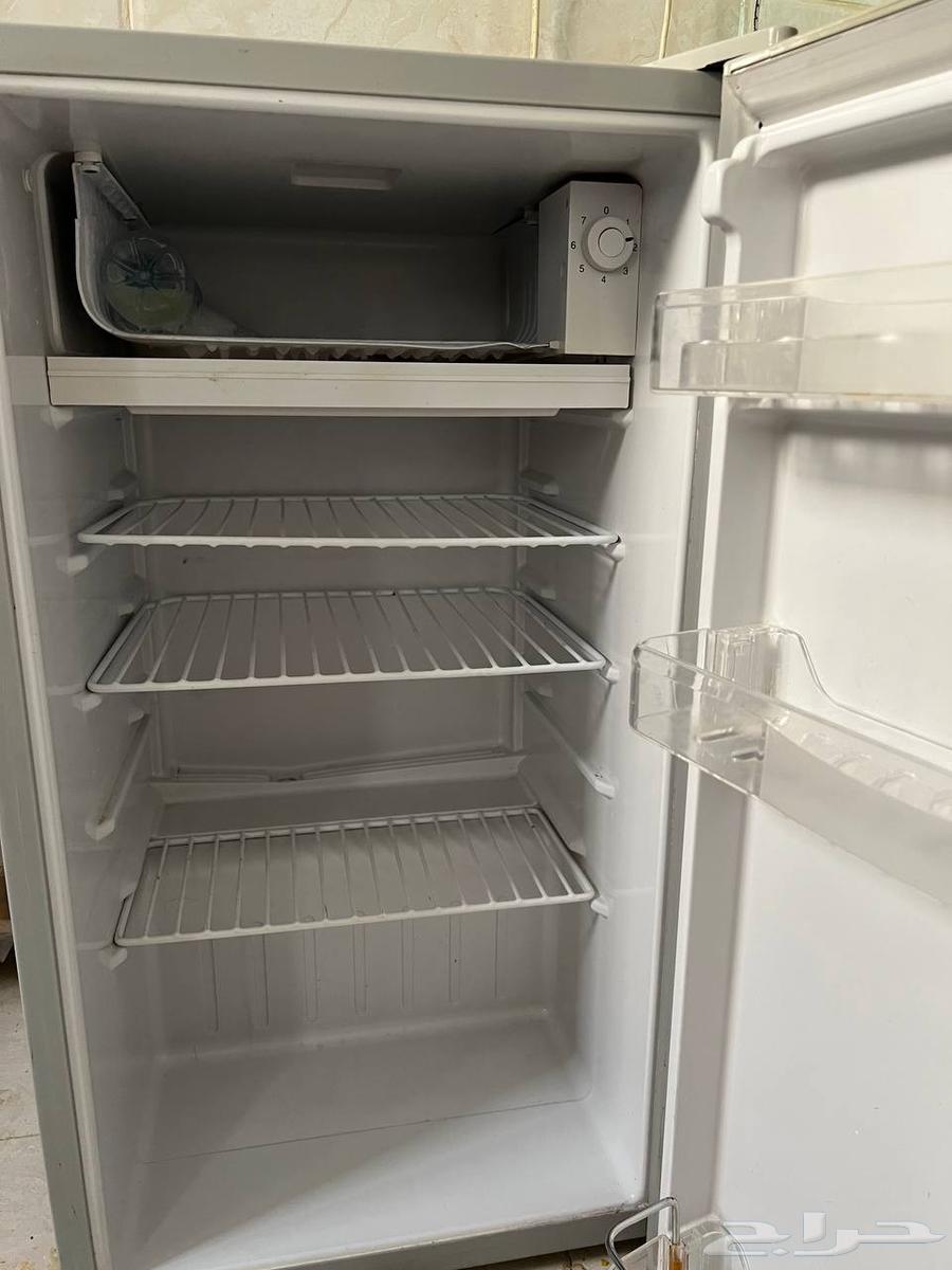Small BeSat brand refrigerator with horizontal freezer63619653178369112