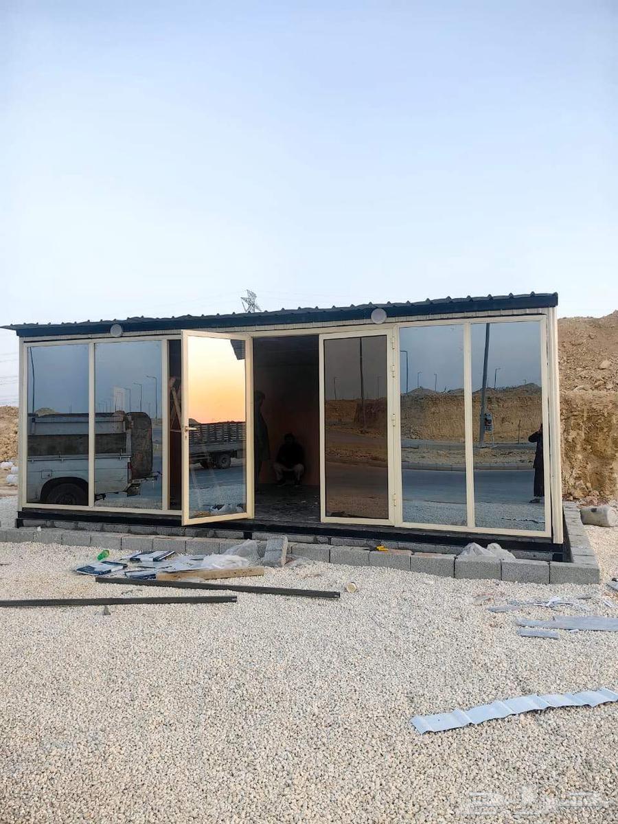 We have a variety of sizes and designs for office, council, and bedroom containers with customized details available.64401744615426111